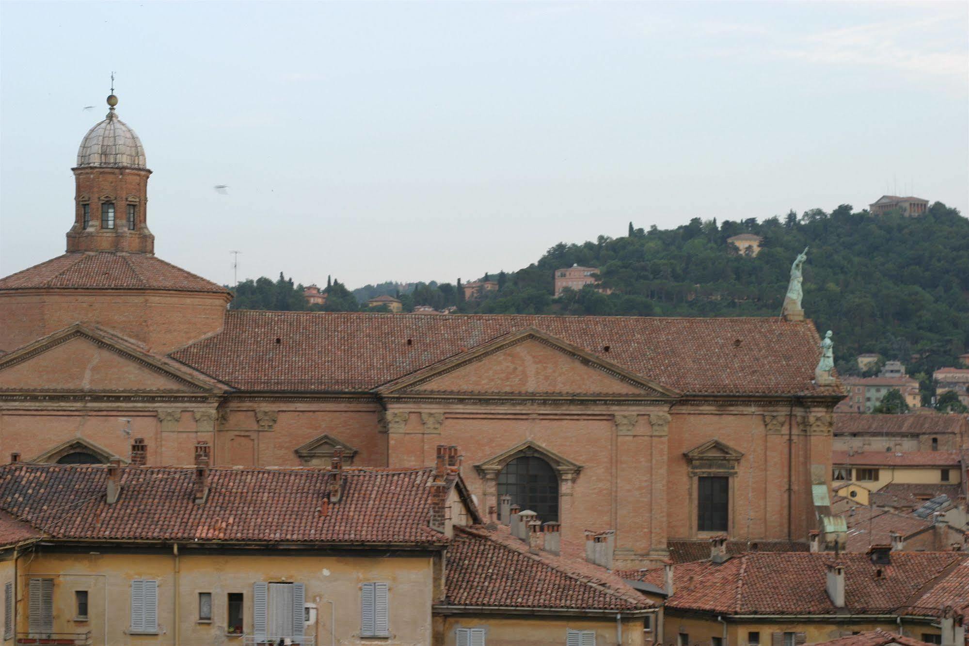 Alle Torri Bologna Bagian luar foto